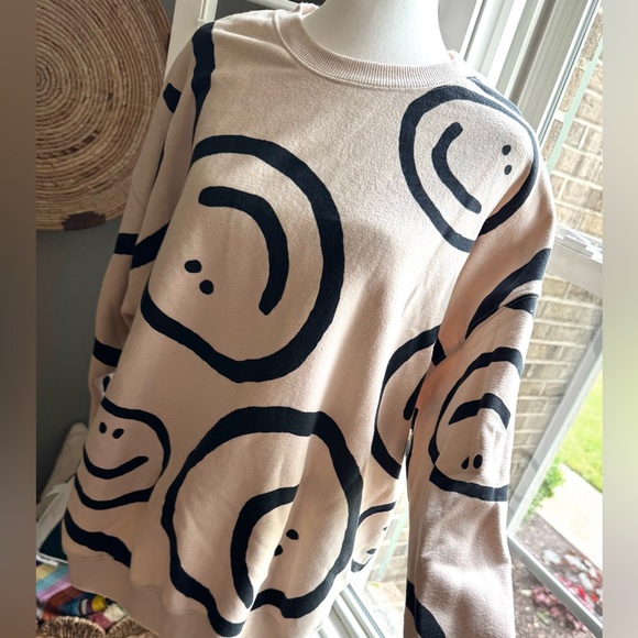 WILD FABLE Smiley Face Cream Pullover - Picture 3 of 10
